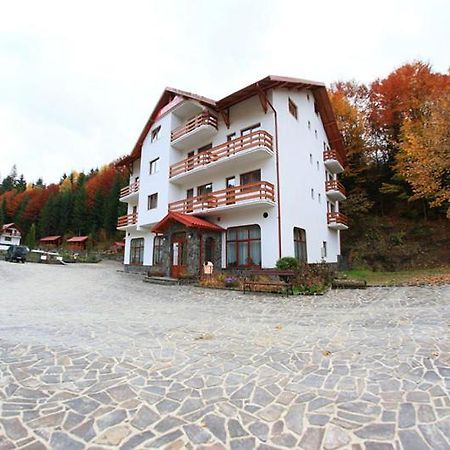 Hotel Paltinis Statjunea Borsa ภายนอก รูปภาพ