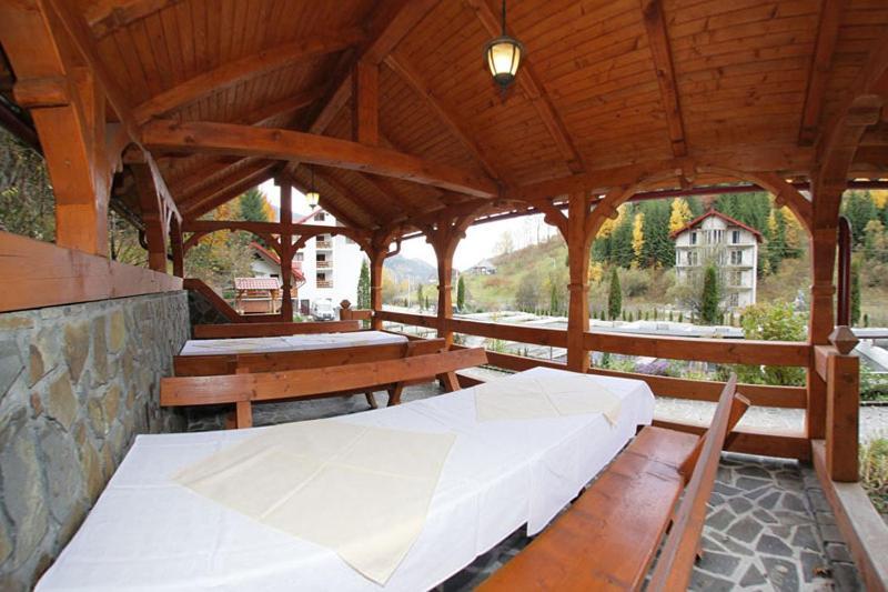Hotel Paltinis Statjunea Borsa ภายนอก รูปภาพ