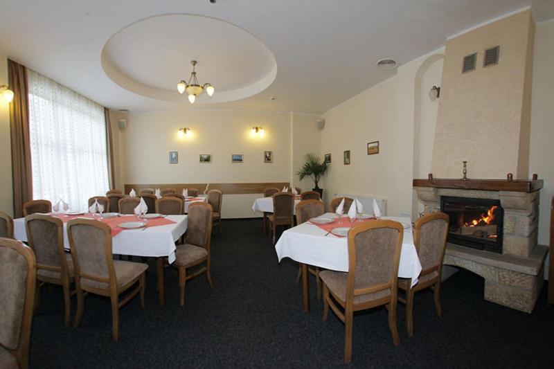 Hotel Paltinis Statjunea Borsa ภายนอก รูปภาพ